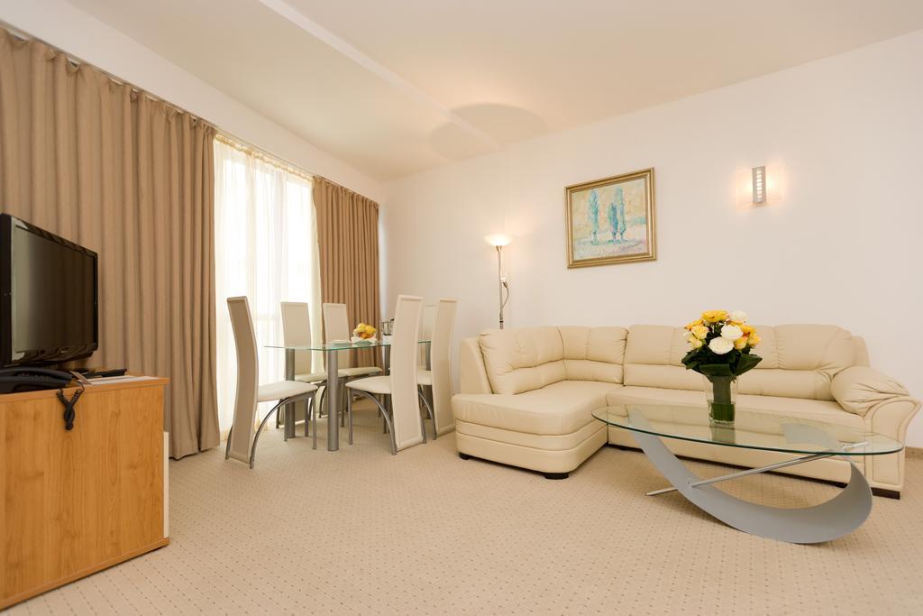 Apollo Spa Resort - Premium All-Inclusive , Pools & Free Beach, Individual Ac In Every Room Goldstrand Zimmer foto