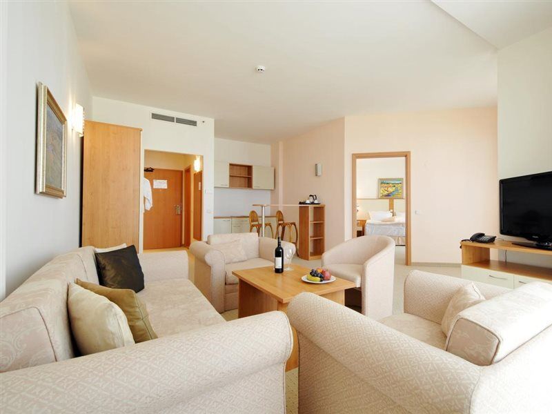 Apollo Spa Resort - Premium All-Inclusive , Pools & Free Beach, Individual Ac In Every Room Goldstrand Exterior foto